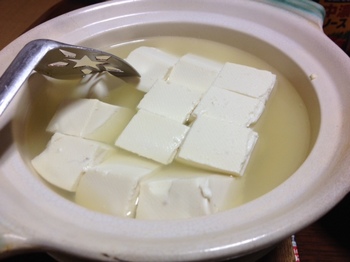 家の夕飯の湯豆腐.JPG